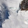 Der grosse Bergschrund unter dem Rottalsattel, den es im Abstieg von der Jungfrau zu überwinden gilt